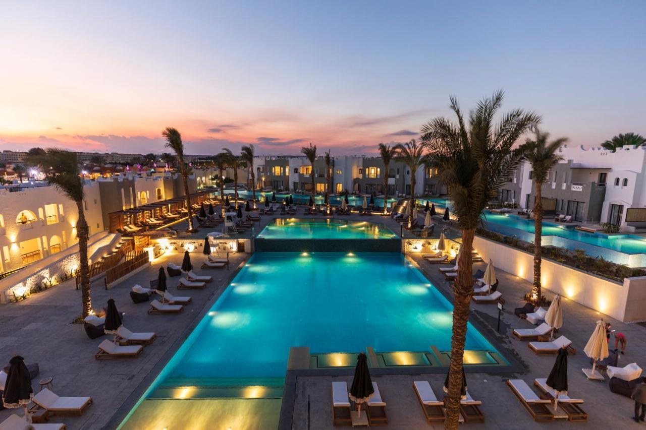 Sunrise Tucana Resort Grand Select Hurghada Exterior foto The resort at sunset