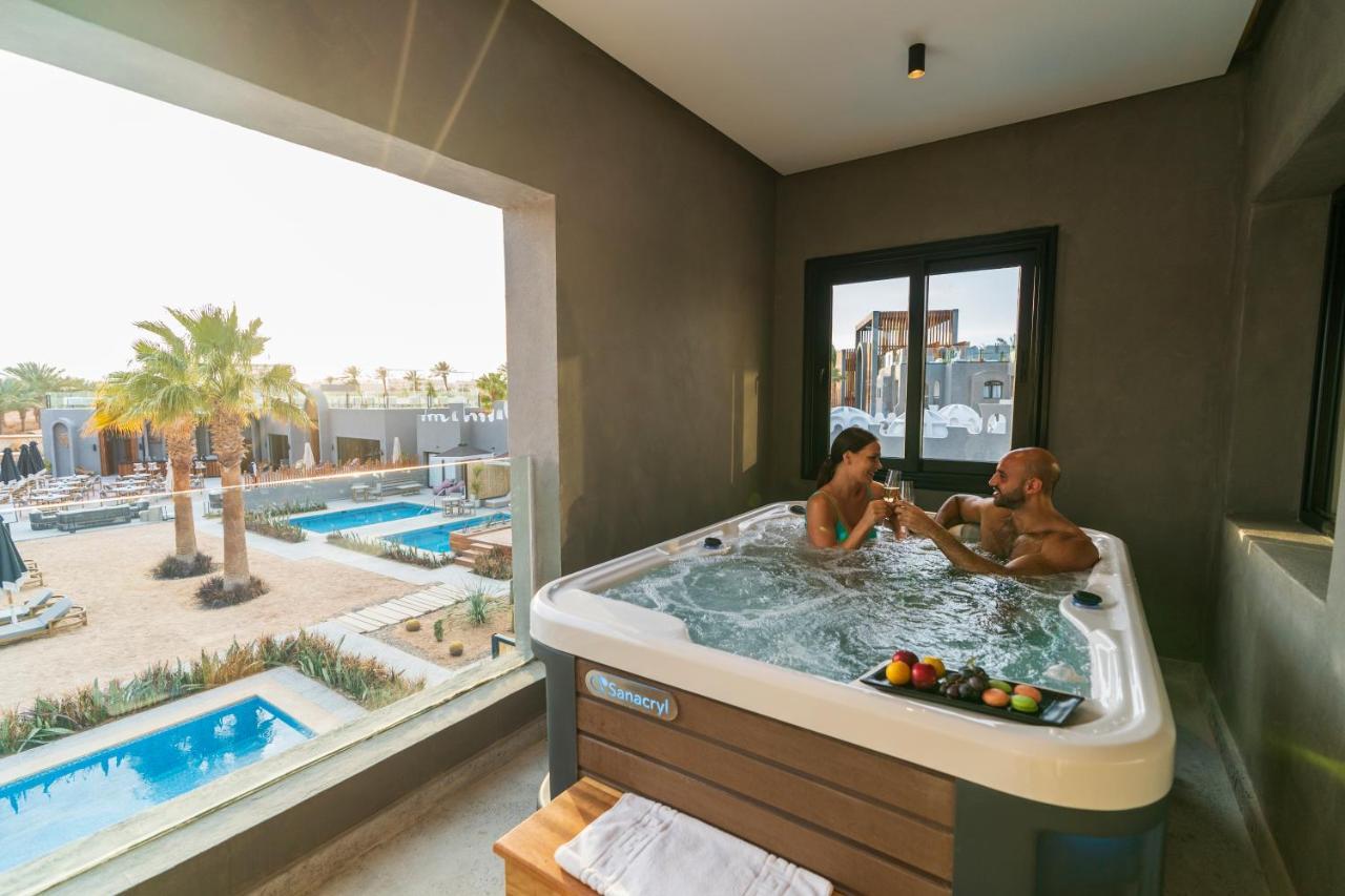 Sunrise Tucana Resort Grand Select Hurghada Exterior foto A hot tub