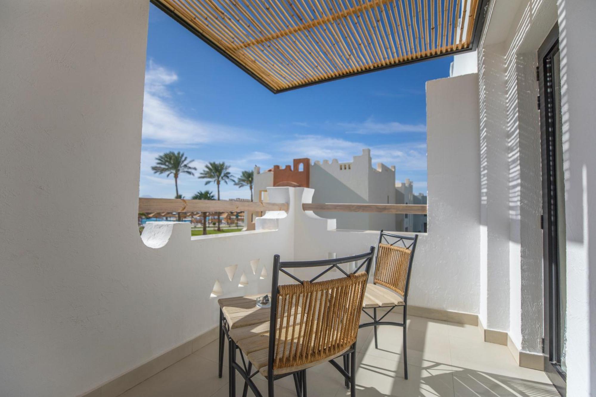 Sunrise Tucana Resort Grand Select Hurghada Habitación foto A balcony